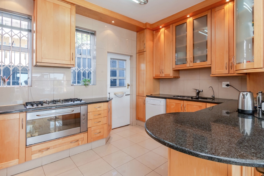 3 Bedroom Property for Sale in Sea Point Western Cape